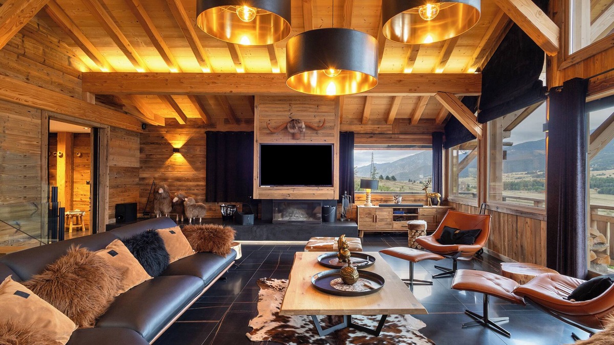 Superbolquere Ski Chalet | Chalet 'Isabella Lodge Pyrénées' with Lake View, Private Terrace and Wi-Fi