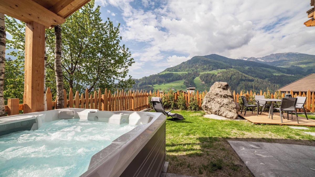 San Leonardo in Passiria Ski Chalet | Chalet 'Heidi und Peter' with Mountain View, Sauna, Jacuzzi, Garden & Wi-Fi