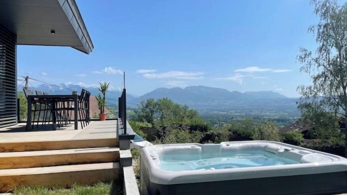 Bonne Ski Chalet | Chalet Jacuzzi & Sauna - Entre Lacs & Montagnes