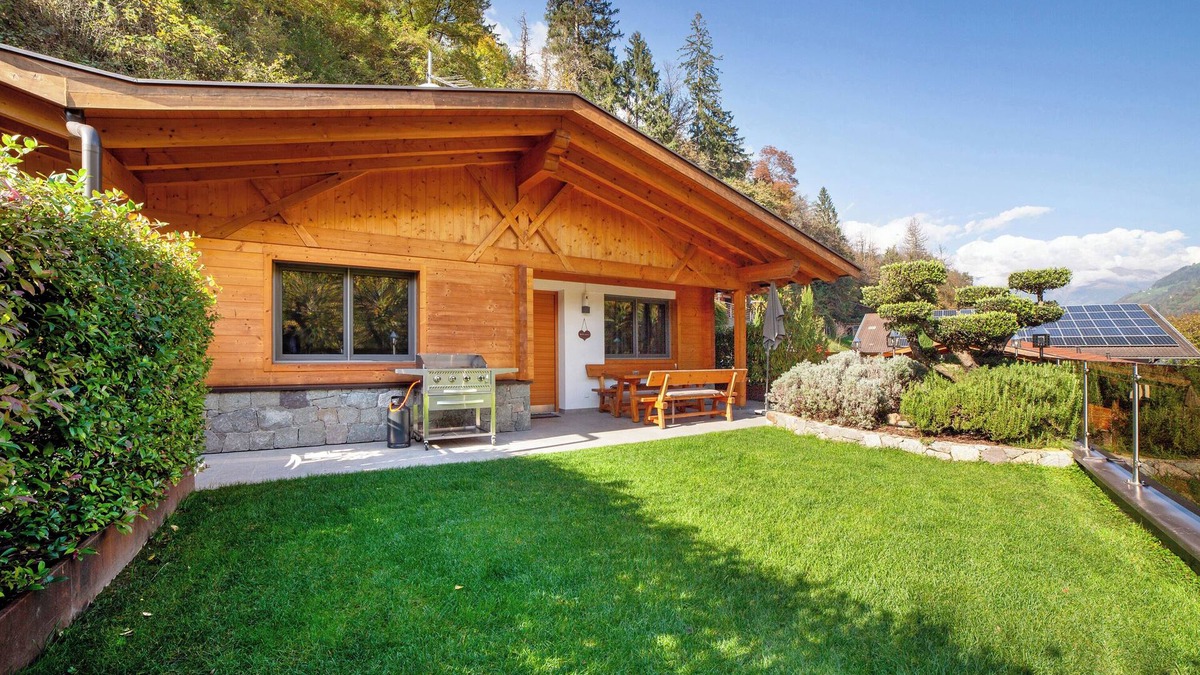 Rifiano House | Chalet 'Jasmin' with Mountain View, Shared Pool and Wi-Fi
