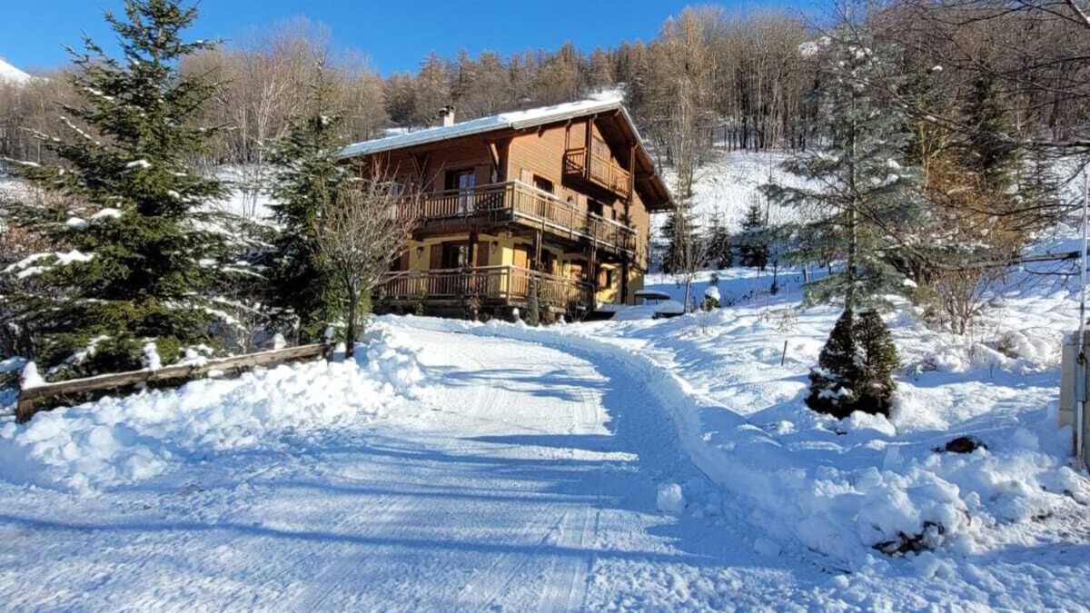 Allos Ski Chalet | Chalet Jeannot Luxury chalet in La Foux d'Allos altitude 1715m