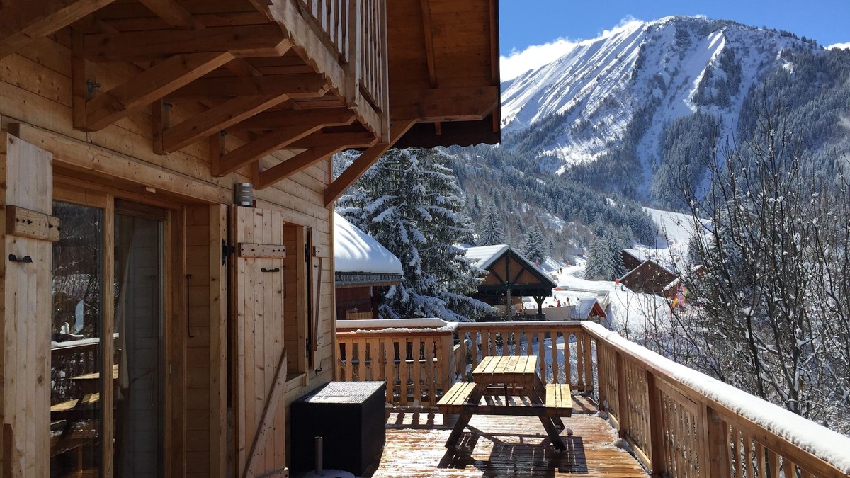 Oz Ski Chalet | Chalet Jonquille - 12 persons with outdoor Jacuzzi, 6 bedrooms