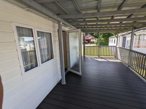 Midlum House | Chalet Kegelrobbe mir riesiger überdachter Terrasse am Kransburger See 544