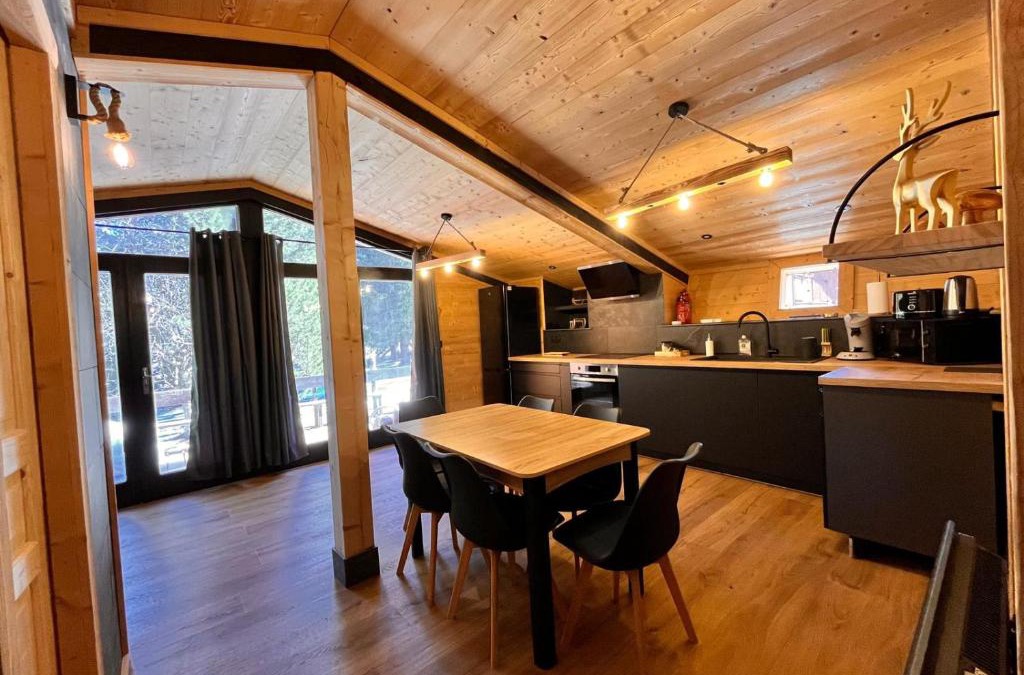 Pyrenees 2000 Ski Chalet | Chalet l'Epicéa dans la forêt, T3 avec terrasse & jardin à 5 min à pied des pistes P2000