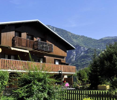 Le Bourg-d'Oisans Apartment | Chalet la Cachette Cyclists & Skiers