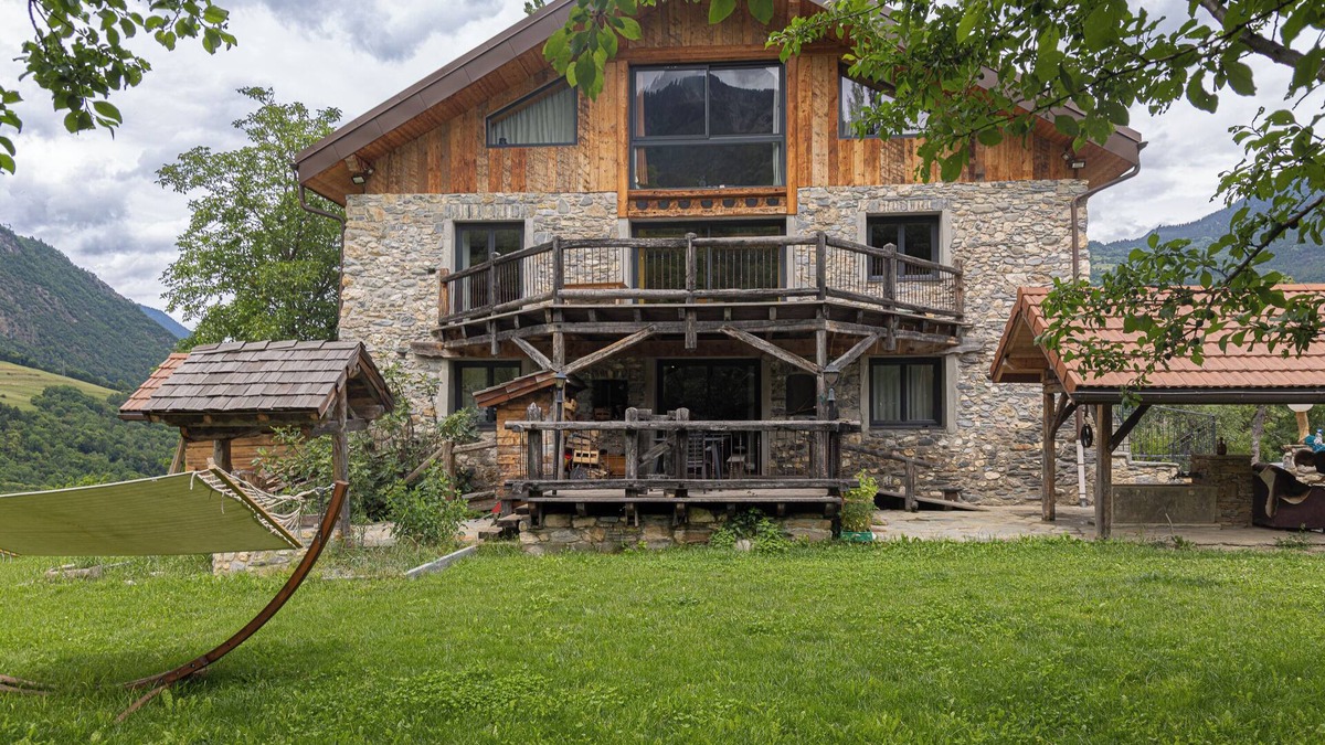 Aigueblanche Ski Chalet | Chalet La Sentinelle – Alpine Elegance, Comfort, and Nature in the Heart of Tarentaise