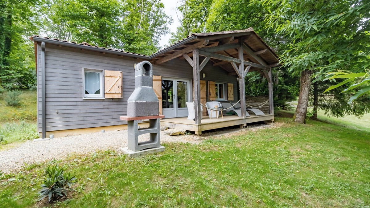 Saint-Cybranet House | Chalet La Truffe – Romantic with Private Spa, Terrace, Garden, Breakfast & Air Conditioning