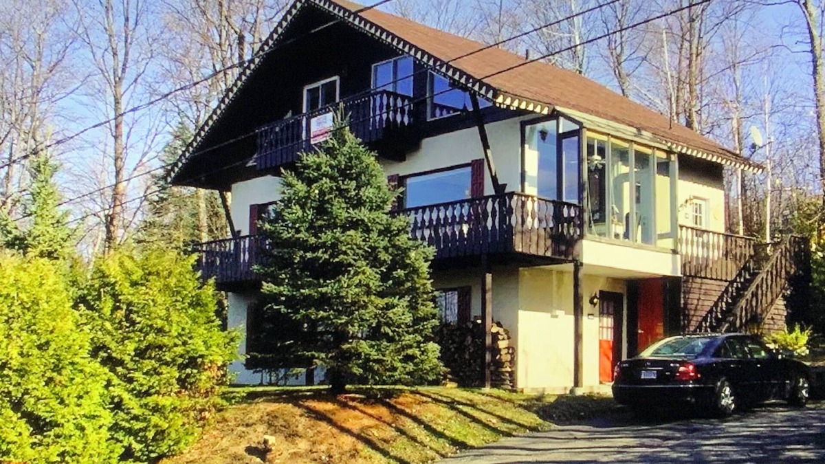 Piedmont Ski Chalet | Chalet Laurentides. Ski in/Ski out
