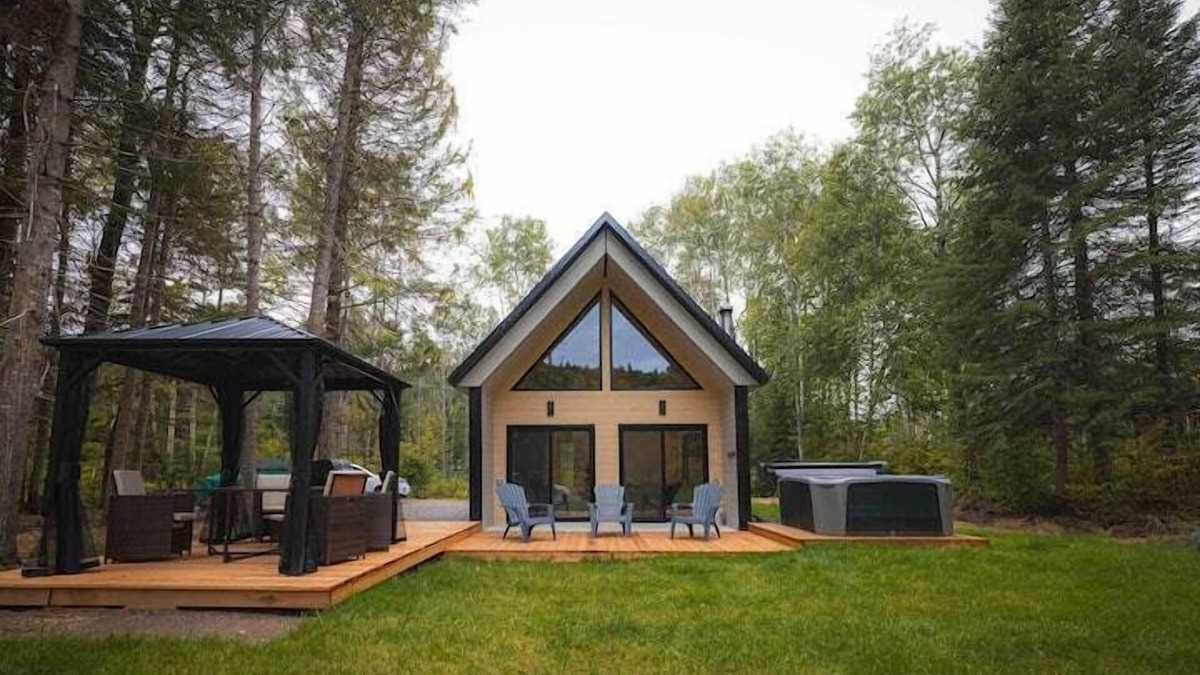 Mauricie Ski Chalet | Chalet Le Bébé Falaise, waterfront!