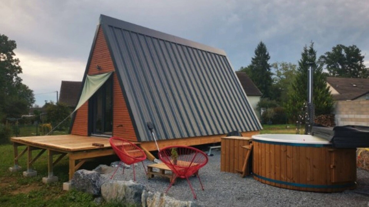 Coarraze Ski Chalet | Chalet 'Le Barbu - Coarraze' with Private Terrace, Wi-Fi and Air Conditioning