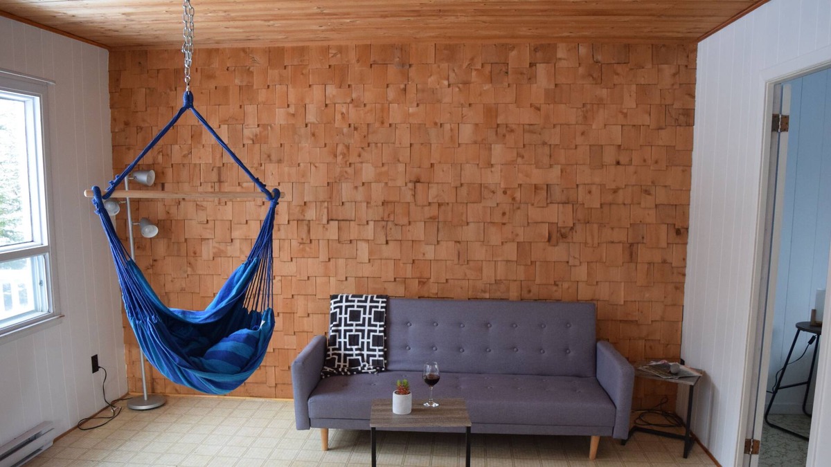 Notre-Dame-des-Neiges Ski Chalet | Chalet le Basque near the River