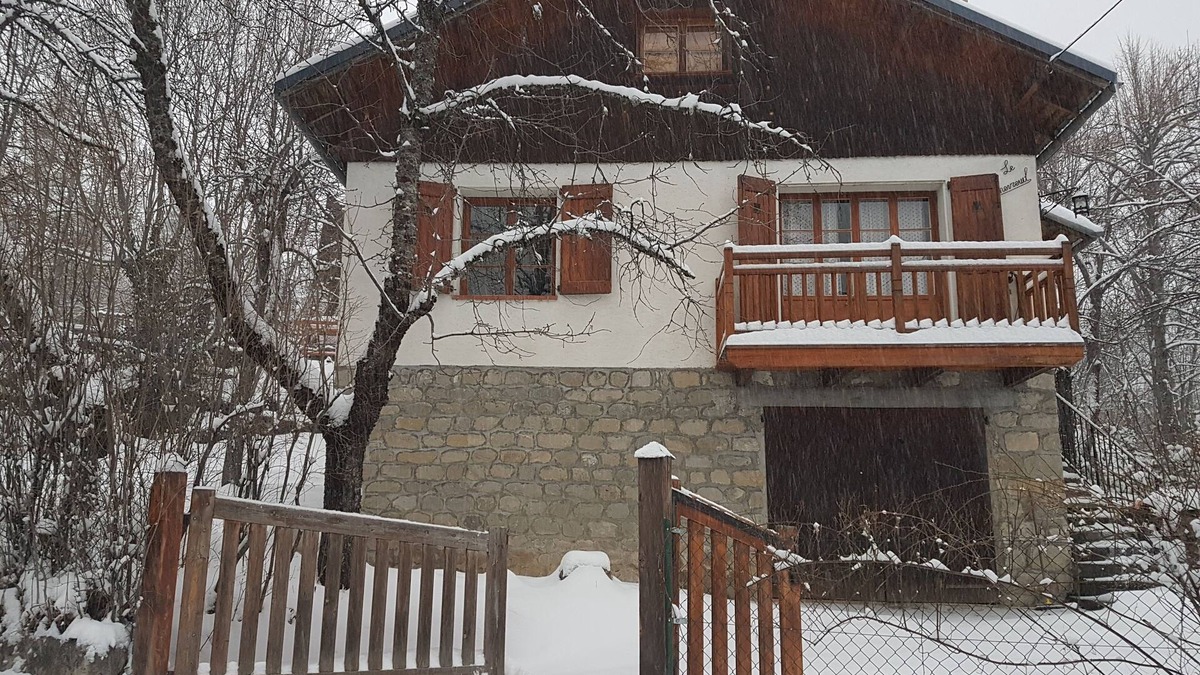 Colmars Ski Chalet | CHALET LE CHEVREUIL warm family atmosphere