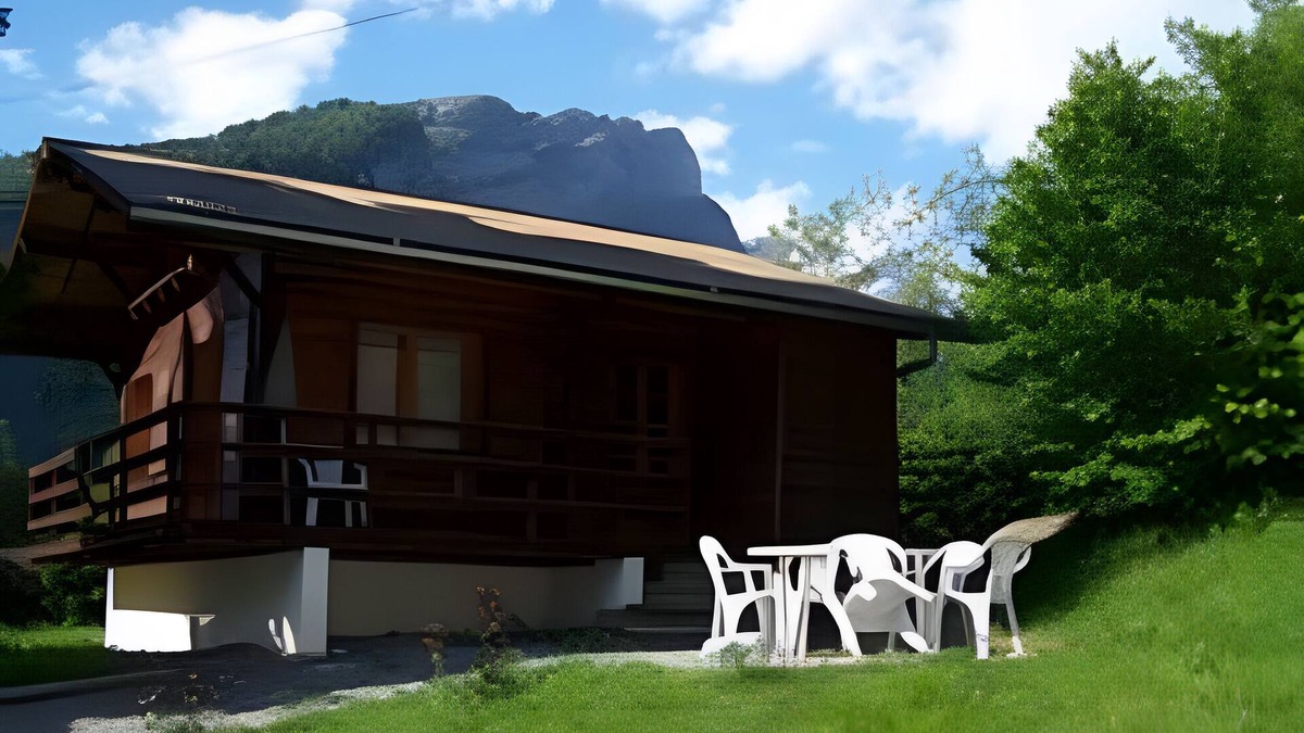 Sixt-Fer-a-Cheval Ski Chalet | Chalet 'Le Flocon' with Mountain View, Shared Terrace and Wi-Fi