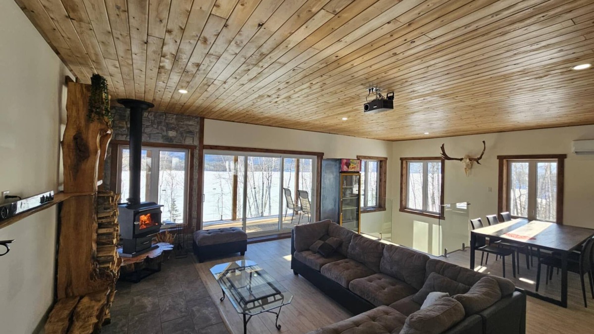 Lamarche House | Chalet le Maikan - Intimate refuge with spa, private beach and nature escape