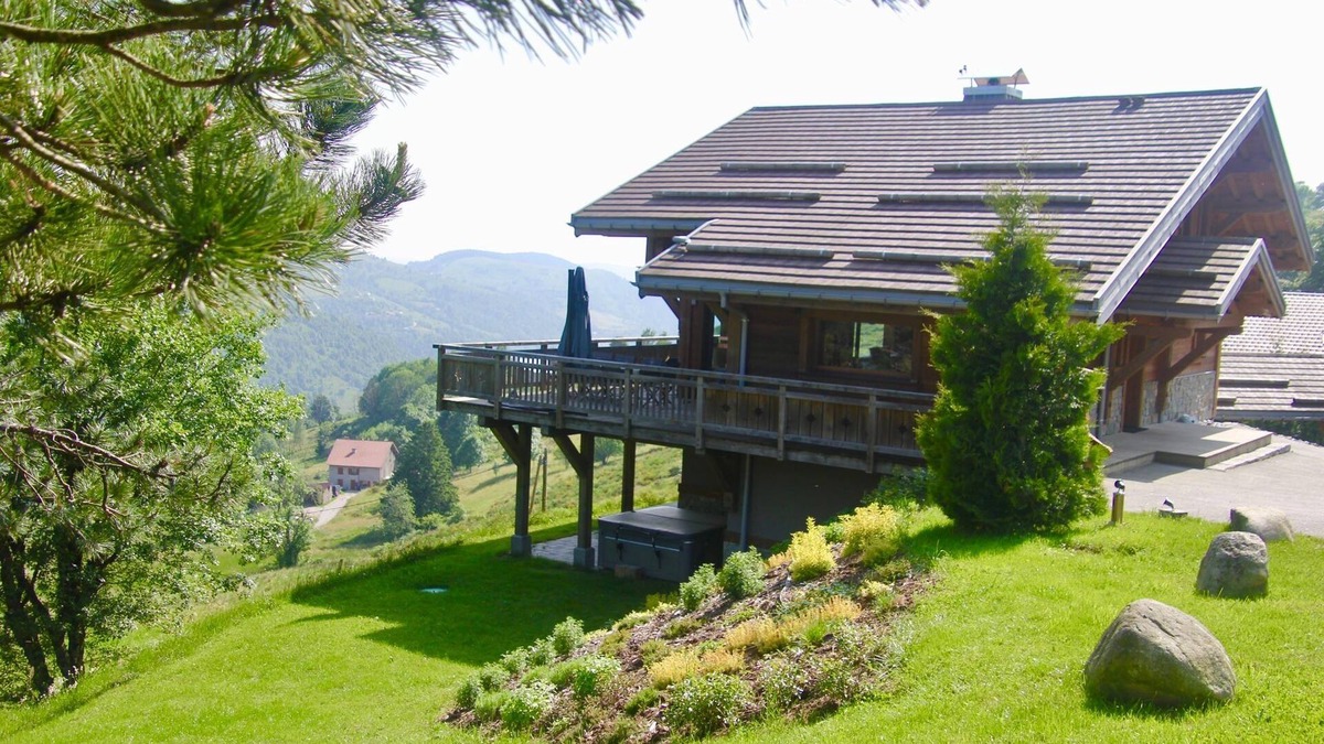 La Bresse Ski Chalet | Chalet "Le Paradis Blanc" offering peace and quiet, sauna and jacuzzi with breathtaking views.
