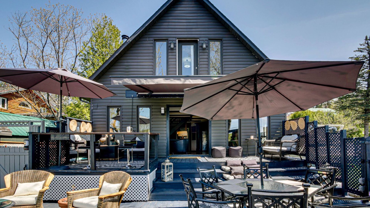 Mauricie Ski Chalet | Chalet le petit manoir SPA and SAUNA VIEW OF THE SAINT-MAURICE RIVER