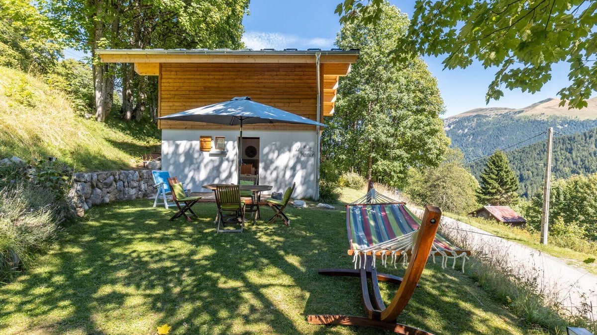 Le Reposoir Ski Chalet | Chalet "Le Petit Ranch" with Mountain View and Private Garden
