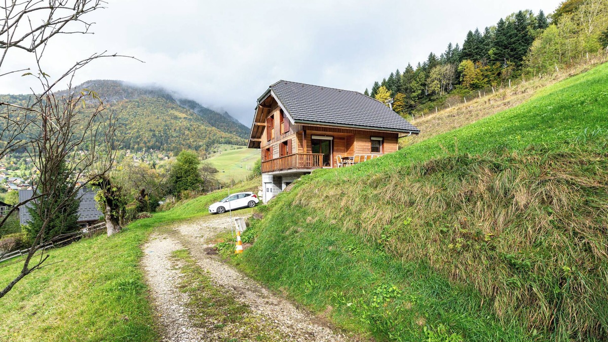 Aillon-le-Jerune Ski Chalet | Chalet 'Le Revers' with Mountain View, Private Terrace and Private Garden