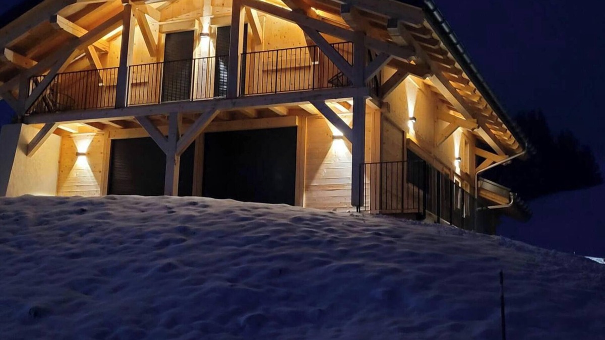 Cohennoz Ski Chalet | Chalet 'Les 2 Soeurs' with Mountain View, Private Terrace and Wi-Fi