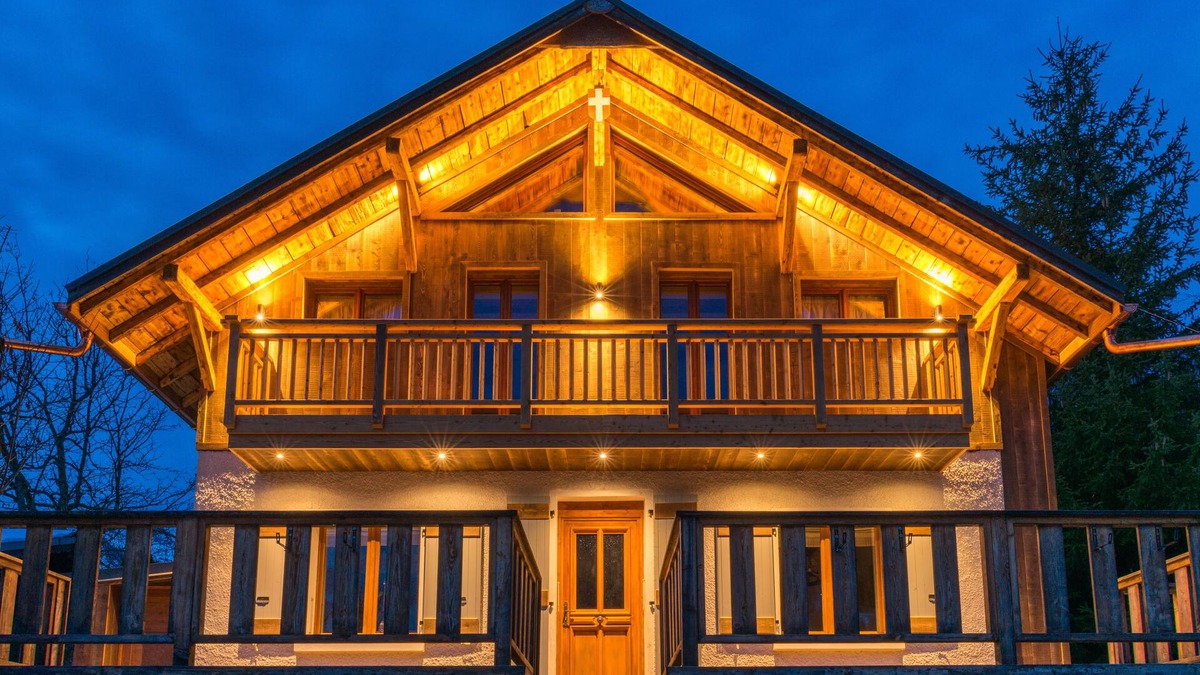 Servoz Ski Chalet | Chalet les Combes - stunning views of Mt Blanc