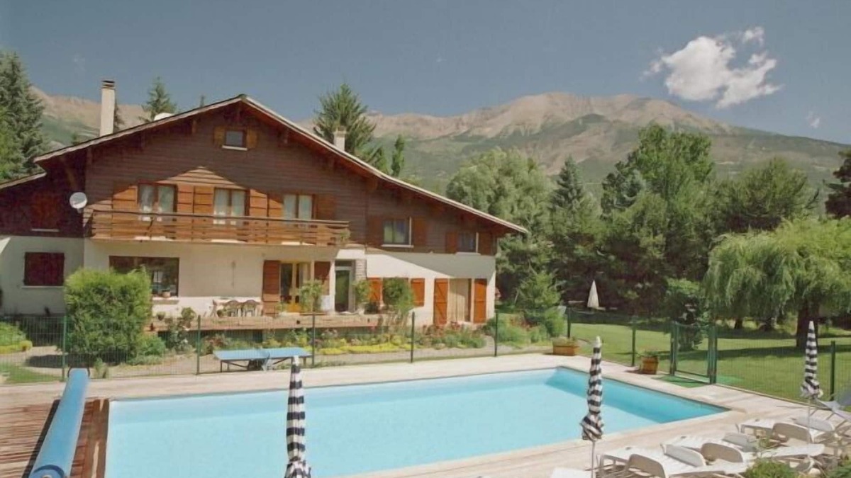 Barcelonnette Ski Chalet | CHALET LES ECUREUILS 3* - SLEEPS 8