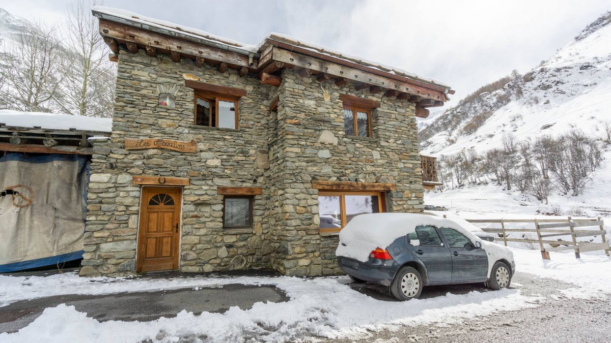 Bonneval-sur-Arc Ski Chalet | Chalet "Les Moulins" with Balcony, Shared Garden & Wi-Fi