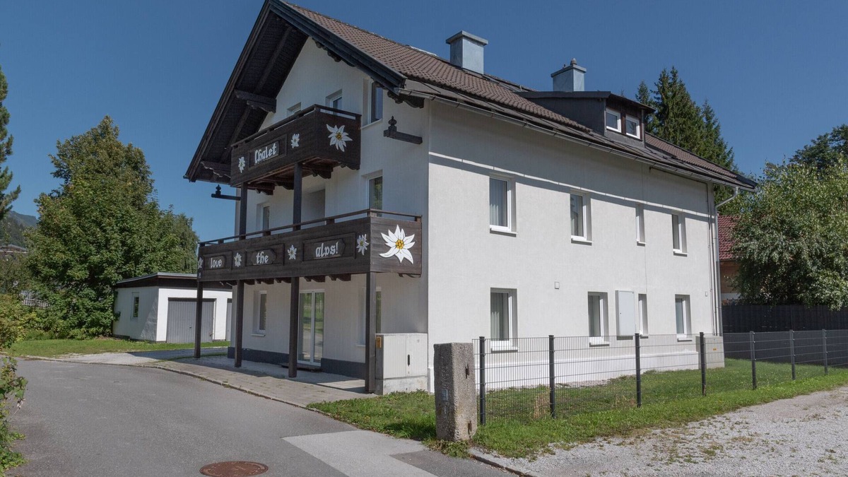 Schuttdorf Ski Chalet | Chalet Love the Alps, 22pax, near ski lift