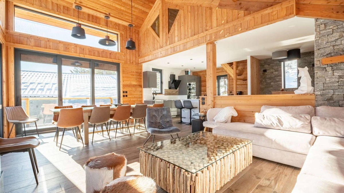 Pra Loup Ski Chalet | Chalet Lumière: Luxurious 16-Person Chalet, Near Lift, Beds Made on Arrival, Pra Loup