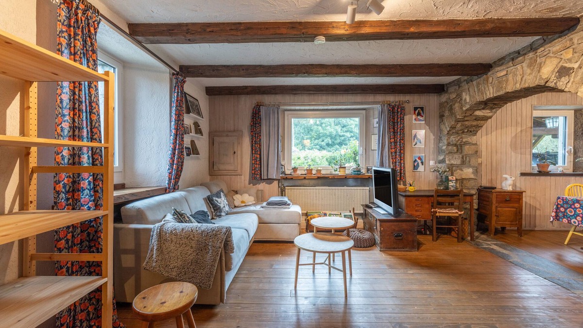 Araches-la-Frasse Ski Chalet | Chalet 'Magnifique Aux Carroz' with Mountain View, Private Terrace and Wi-Fi
