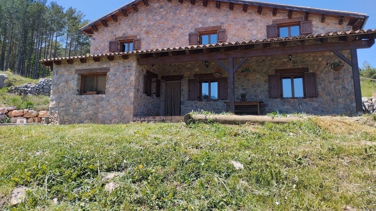 Vallcebre Ski Chalet | Chalet 'Masia Bufulà' with Mountain View, Private Terrace and Wi-Fi