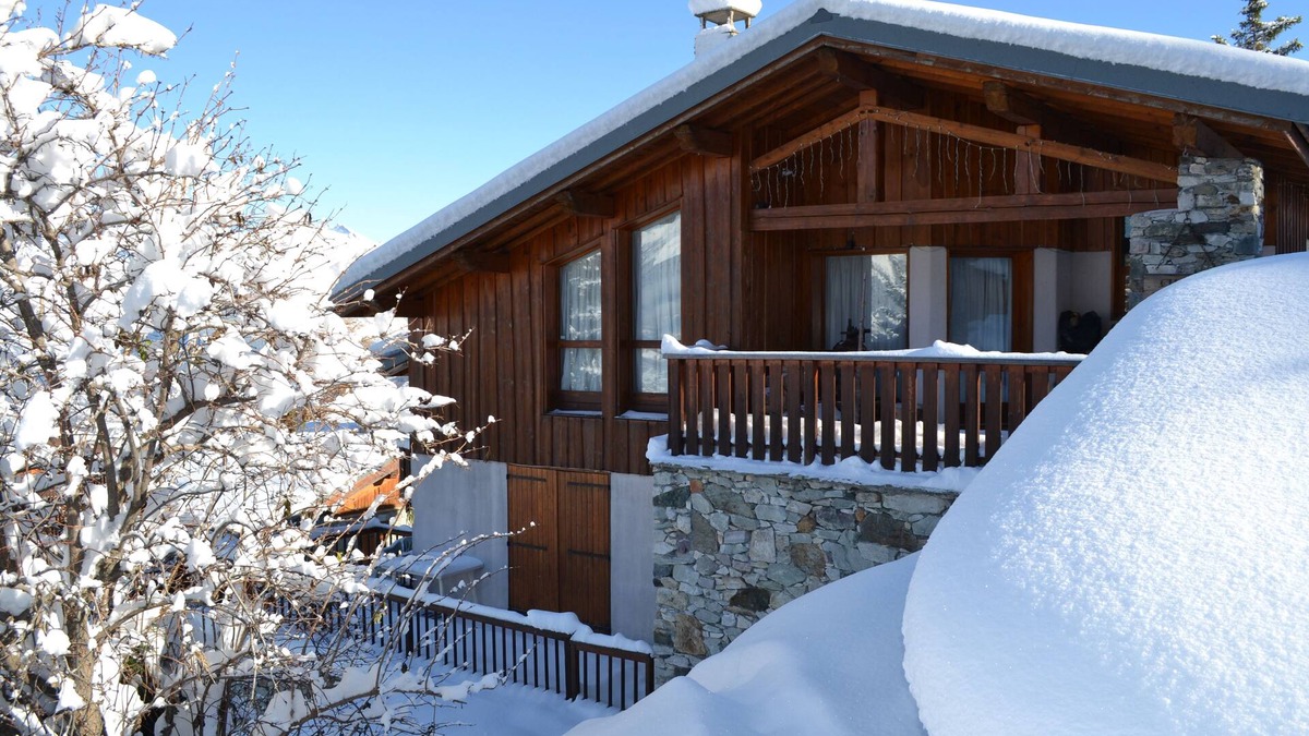 Bellentre Ski Chalet | Chalet Mathilde - Beautiful chalet 20m to piste, sauna, jacuzzi, ski room, views