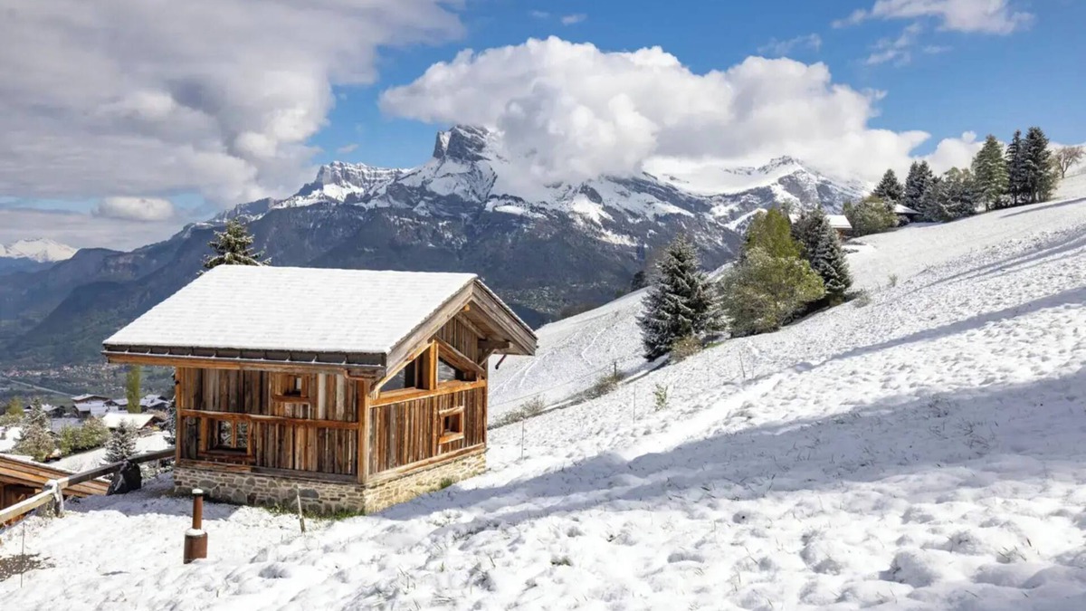 Combloux Ski Chalet | Chalet 'Mazot De Warens' with Mountain View, Private Terrace and Private Garden