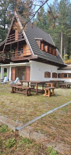 Casali del Manco Ski Chalet | Chalet Natura La terrazza sul lago