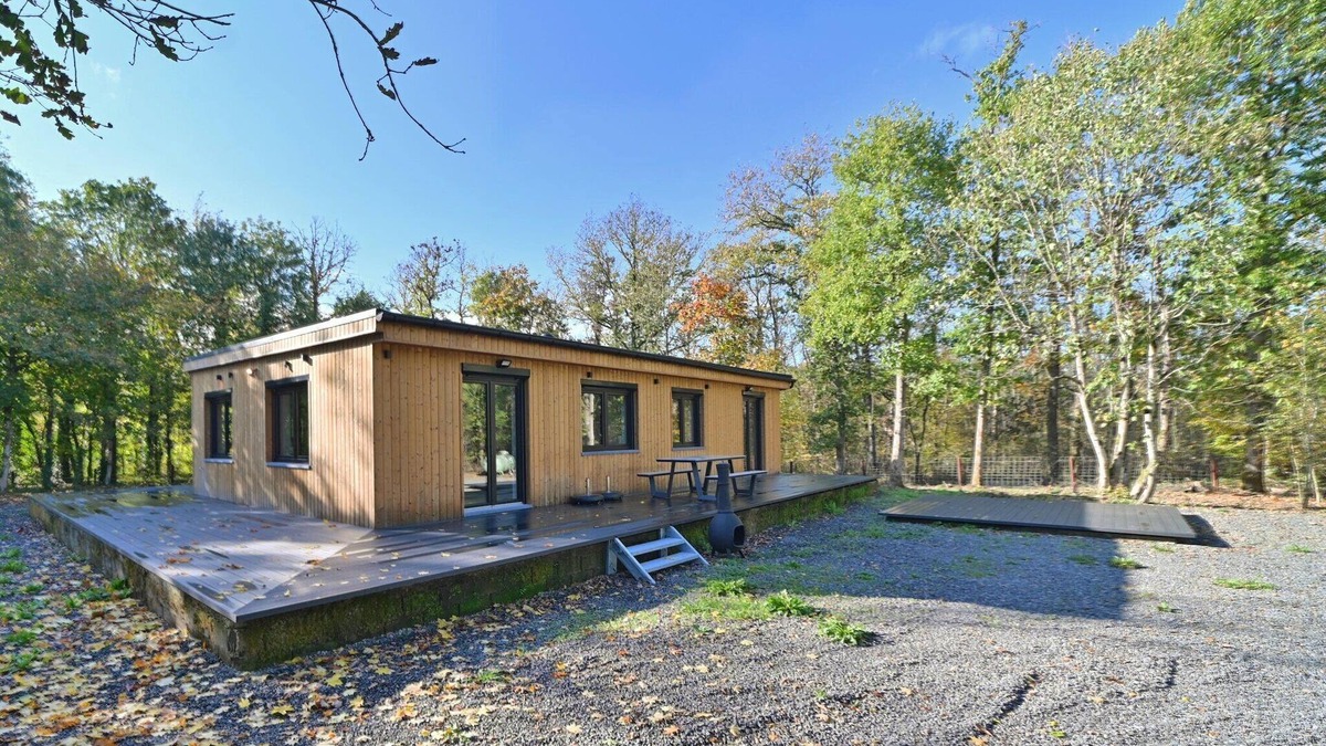 Somme-Leuze Ski Chalet | Chalet near Durbuy with Forest & Hot Tub