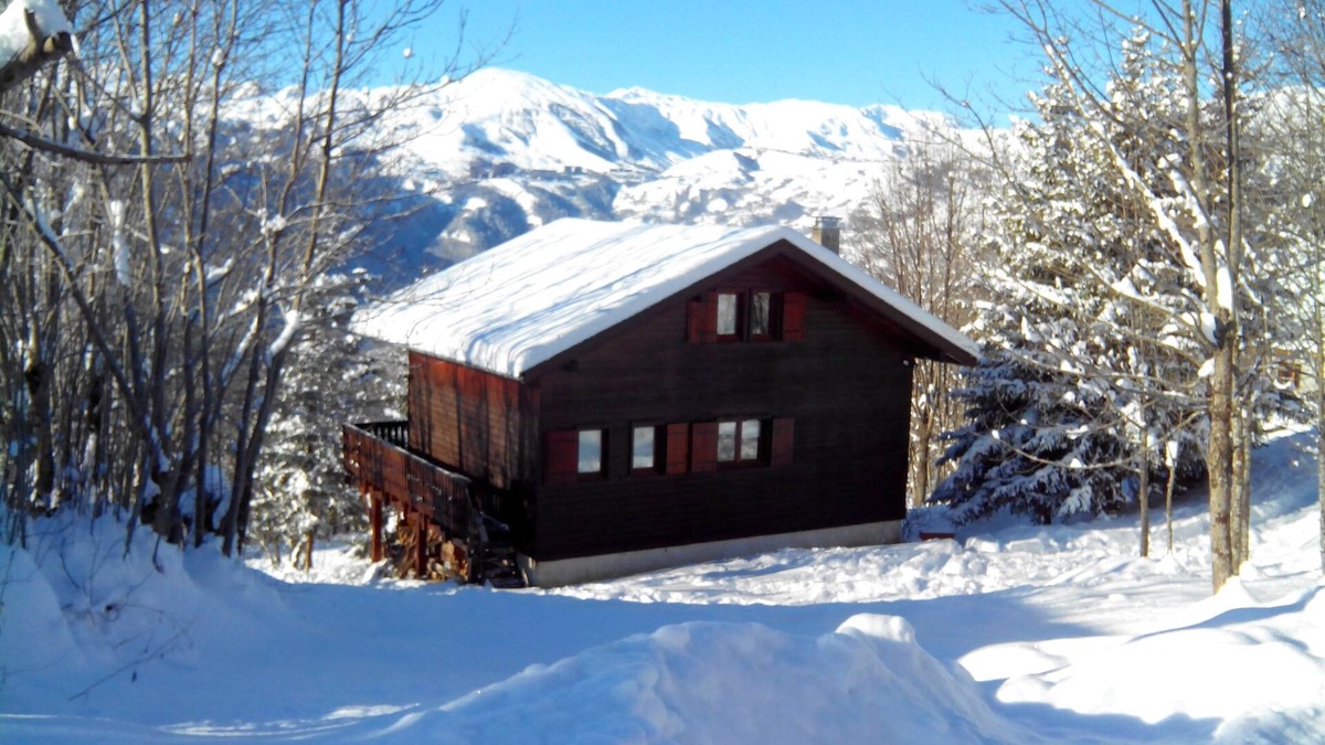 Albiez-le-Jeune Ski Chalet | Chalet near the slopes with stunning views of the needles of Arves