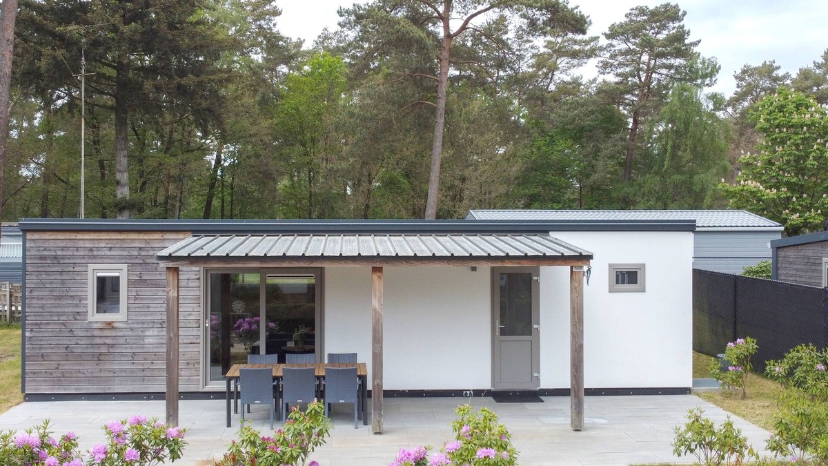 Vessem Ski Chalet | Chalet on park with many facilities and pool