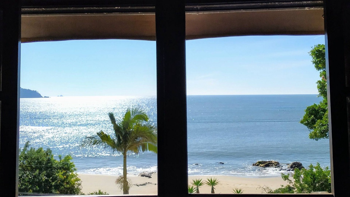 Penha House | Chalet on the Beach in Praia da Saudade.