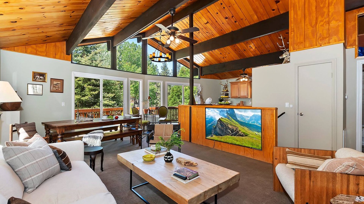 Upper Moonridge Cabin | Chalet Onyx by Destination Big Bear : Wonderful Moonridge Location! Mountain Views! Hot Tub! Pool Table!