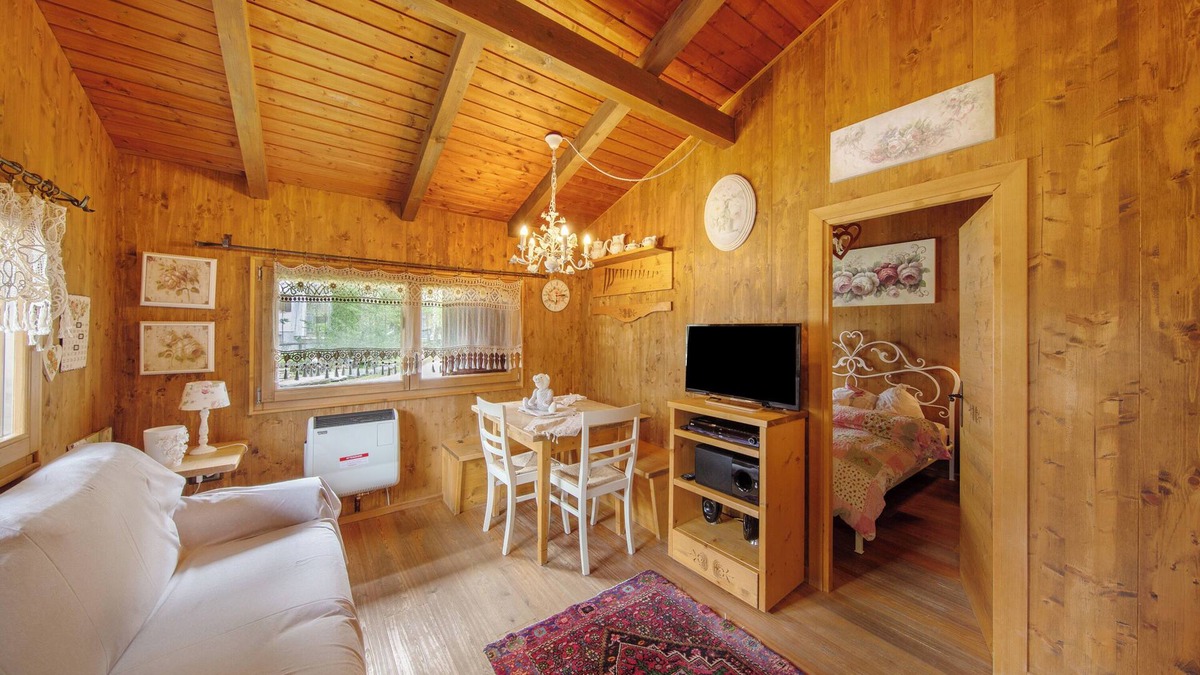 Forno di Zoldo Ski Chalet | Chalet 'Orserose I Ciodi' with Mountain View, Shared Terrace and Wi-Fi