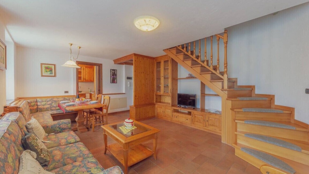 Courmayeur Apartment | Chalet Pontal 5 Comfortable Three-room Apartment with View