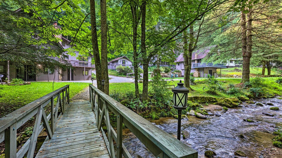 Roan Mountain Cabin | Chalet Retreat: Cozy Cabin w/On-Site Creek!