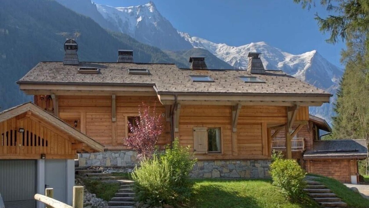 Les Praz-de-Chamonix Ski Chalet | Chalet Rimaye - 4 bedroom chalet close to Flegere cable car and Chamonix golf