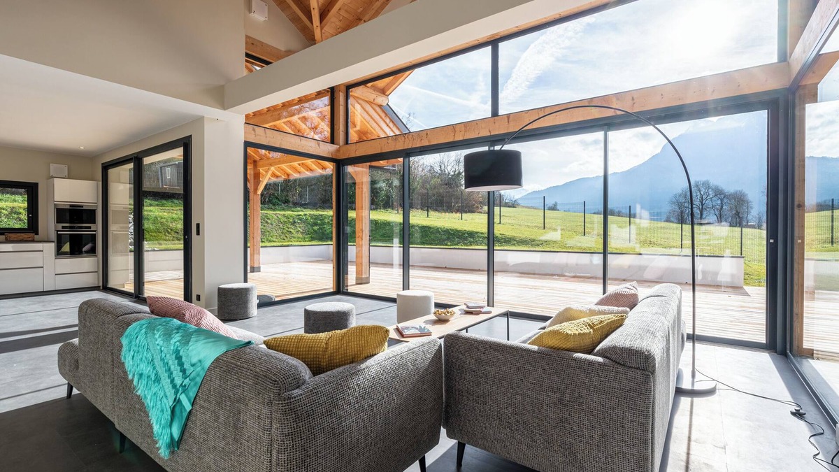 La Motte-en-Bauges Ski Chalet | Chalet 'Rossanaz' with Mountain View, Wi-Fi and Air Conditioning