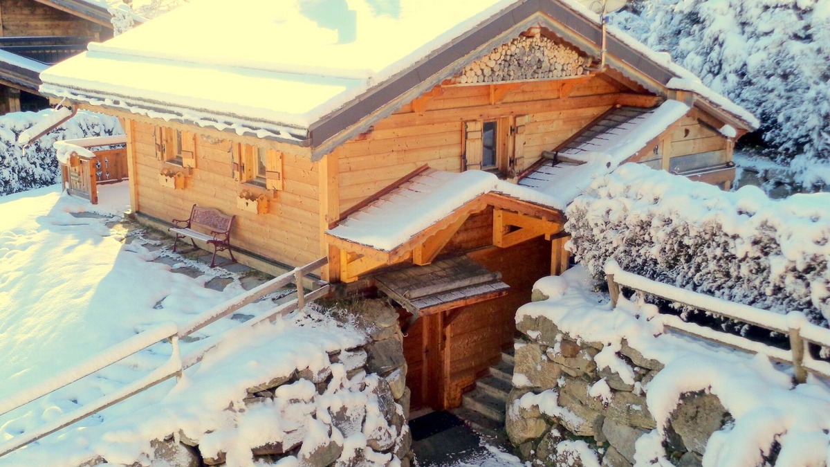 Les Houches Ski Chalet | Chalet Sauna Chamonix Mont Blanc Prarion gondola access ski-in ski-out (5min)