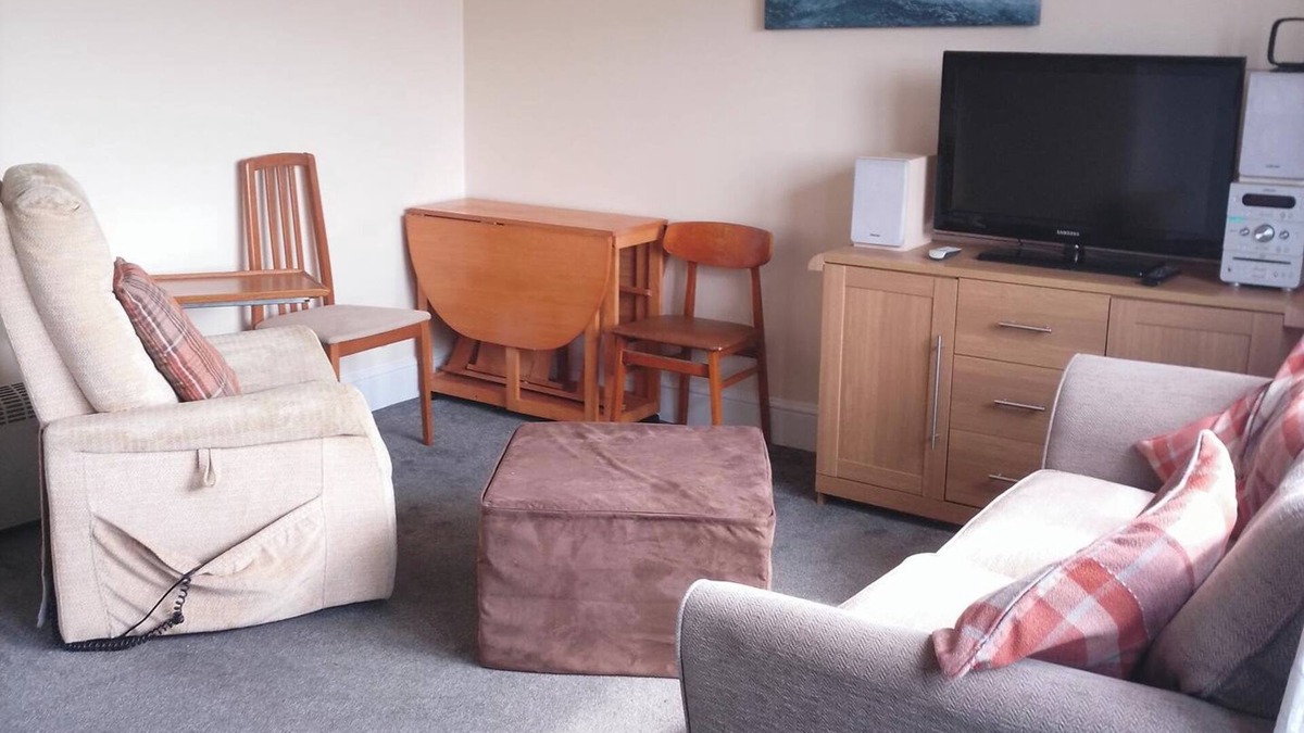 Lydd-on-Sea Ski Chalet | Chalet - Sleeps 4 - Parking - Garden
