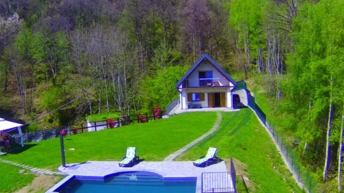 Stazzona Ski Chalet | Chalet Stazzona, Casa a Punta, surrounded by greenery 5 minutes from Lake Como.