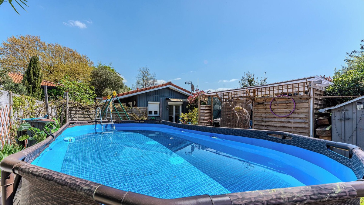 La Teste-de-Buch House | Chalet "Studio Bassin D'Arcachon" with Shared Pool, Private Terrace & Wi-Fi