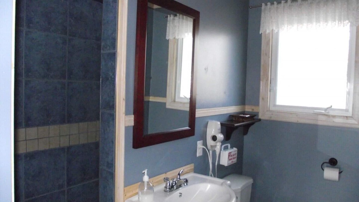 Larouche Cottage | Chalet sur le bord du lac d'une chambre Le Gabriel