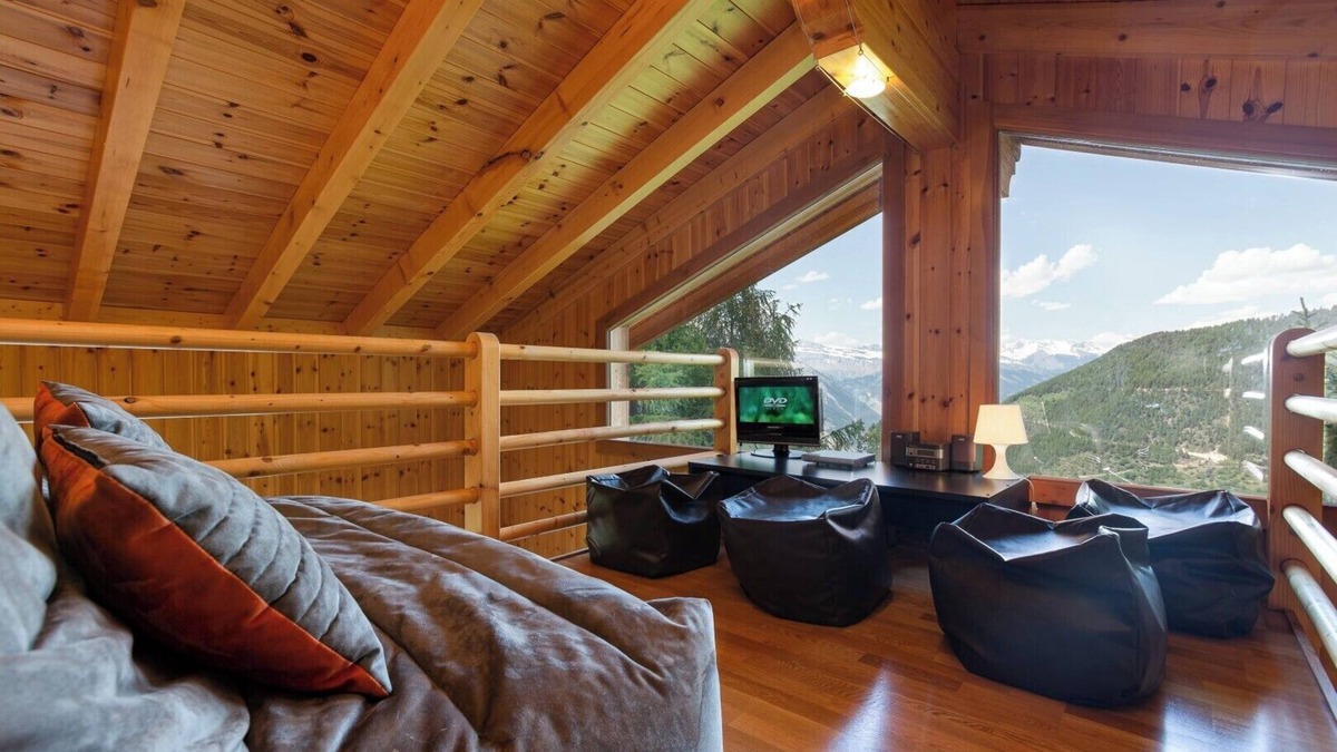 Riddes Ski Chalet | Chalet Teremok - Hot Tub & Sauna - Great for Families