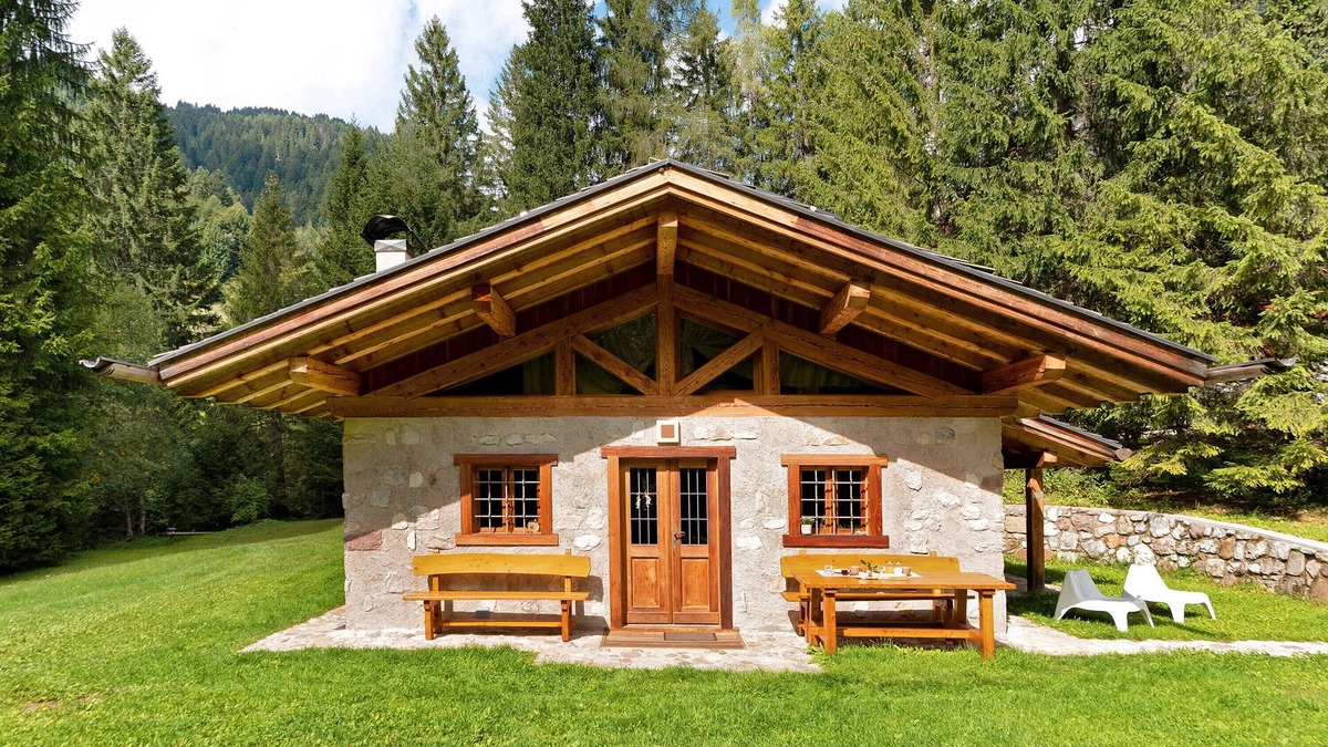 Ragoli Ski Chalet | Chalet 'Valon - Alpine Hideaway' with Mountain View and Private Garden